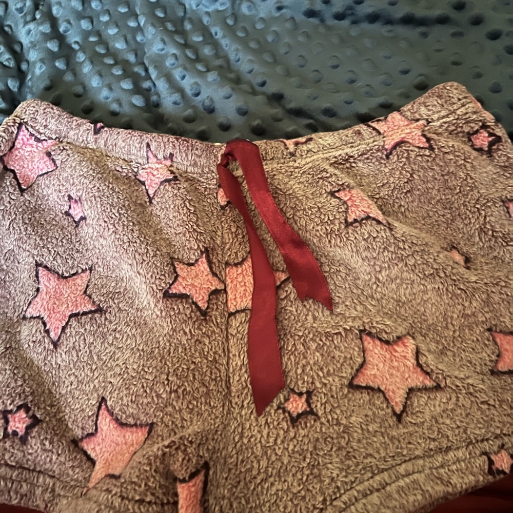 Cozy Star Patterned Women's Athletic Shorts